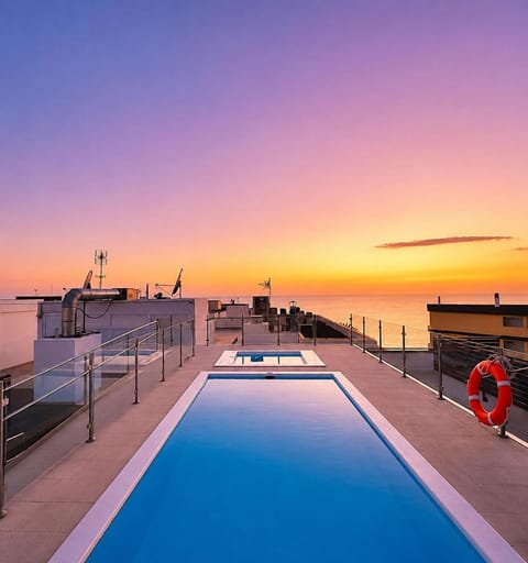Solarium, Swimming pool
