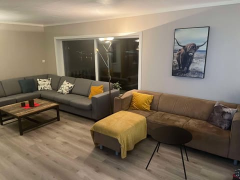 Large detached house in the middle of Lofoten House in Lofoten