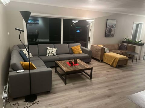 Large detached house in the middle of Lofoten House in Lofoten