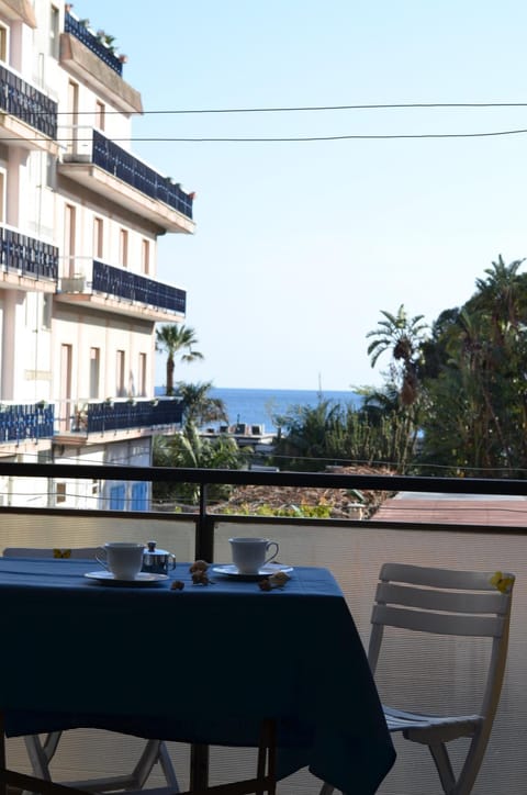 Balcony/Terrace, Decorative detail, Sea view, Street view