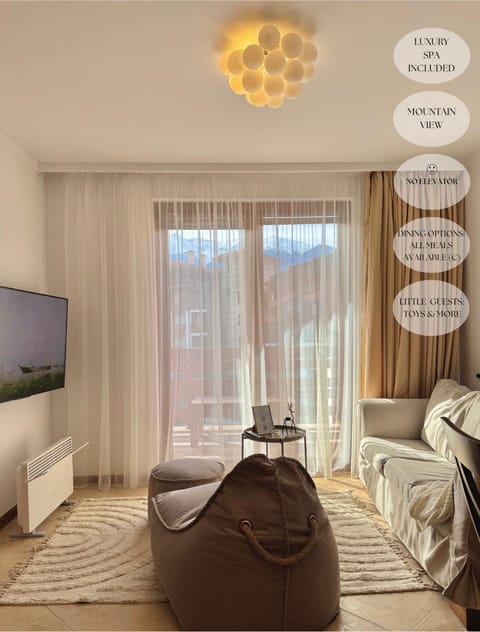 Communal lounge/ TV room, TV and multimedia, Living room, Seating area, Evening entertainment, Mountain view, Quiet street view