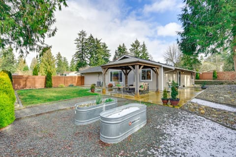 2 Mi to State Fair Puyallup Home with Private Yard! House in Puyallup