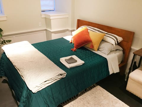 Bedroom, towels