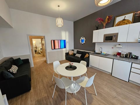 TV and multimedia, Kitchen or kitchenette, Living room, Dining area, minibar