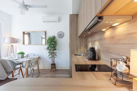 Kitchen or kitchenette, Seating area, Dining area
