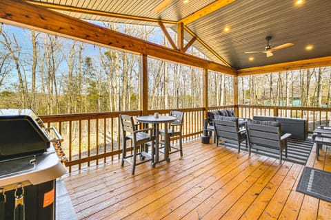 11 Mi to Marina on Lake Hamilton Cabin Getaway Cabin in Garland County