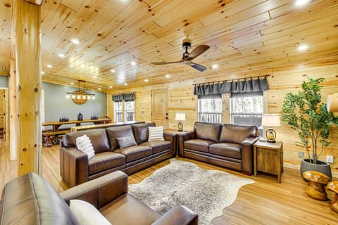 11 Mi to Marina on Lake Hamilton Cabin Getaway Cabin in Garland County