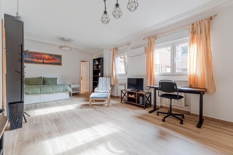 Bed, TV and multimedia, Photo of the whole room, Seating area