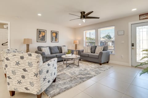 Walk to Fort Myers Beach Family-Friendly Getaway! House in Estero Island