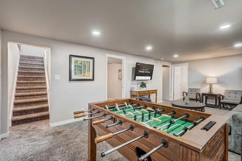 Shady Grove Family Home w Foosball Walk to OCC House in Old Colorado City