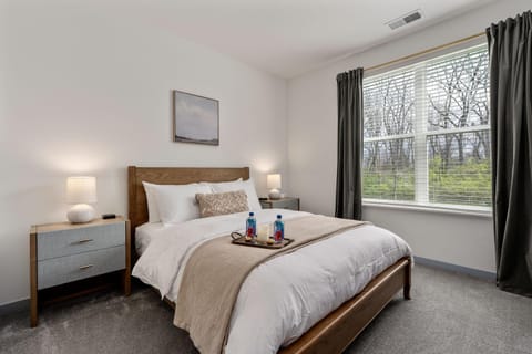 The Duke of Dublin 1st FloorADA Nature Views Apartment in Hilliard