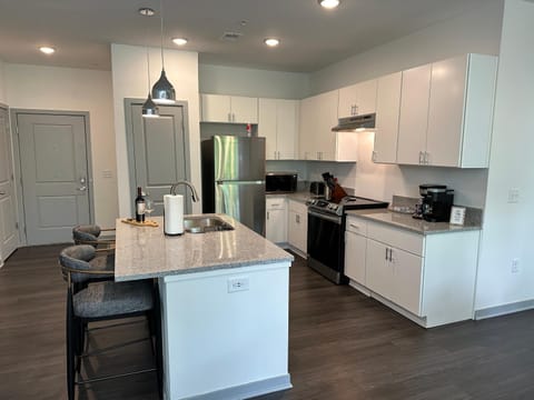 The Duke of Dublin Monthly Rates Premium Beds Apartment in Hilliard