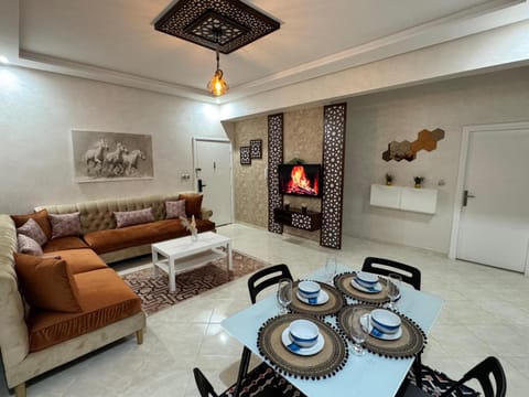 TV and multimedia, Living room, Seating area, Dining area