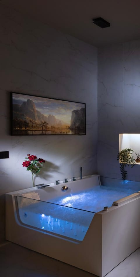 Hot Tub, TV and multimedia, Bath