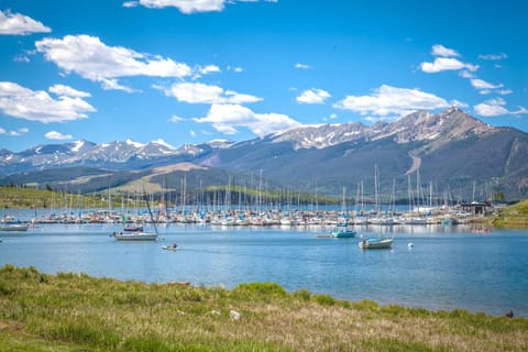 Pool and Hot Tubs, Beautiful Views, Lake Dillon Location Apartment in Dillon