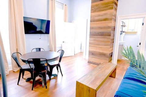 Communal lounge/ TV room, TV and multimedia, Living room, Seating area, Dining area