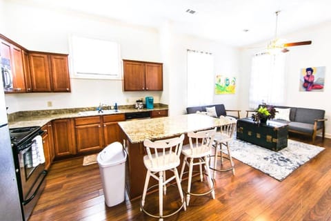 Kitchen or kitchenette, Seating area, Dining area, oven, stove