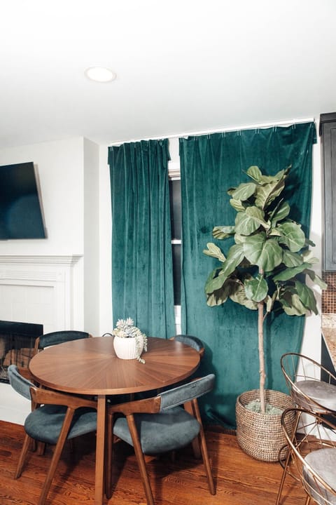 Dining area, kitchen