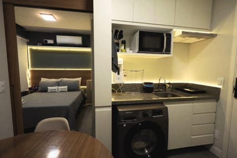 TV and multimedia, Kitchen or kitchenette, Living room, Photo of the whole room, Seating area, Bedroom, stove