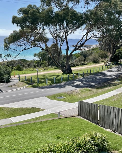 Lichen Villa Bay of Fires House in Binalong Bay