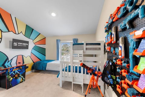 7 beds Nerf Wall Arcade 4 min Walk 2 Beach! House in South Daytona