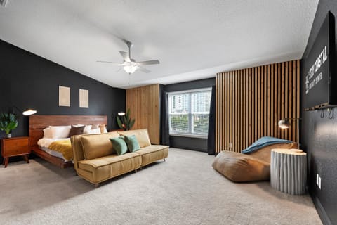 7 beds Nerf Wall Arcade 4 min Walk 2 Beach! House in South Daytona