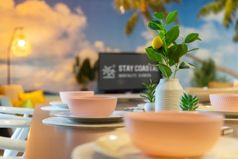 7 beds Nerf Wall Arcade 4 min Walk 2 Beach! House in South Daytona