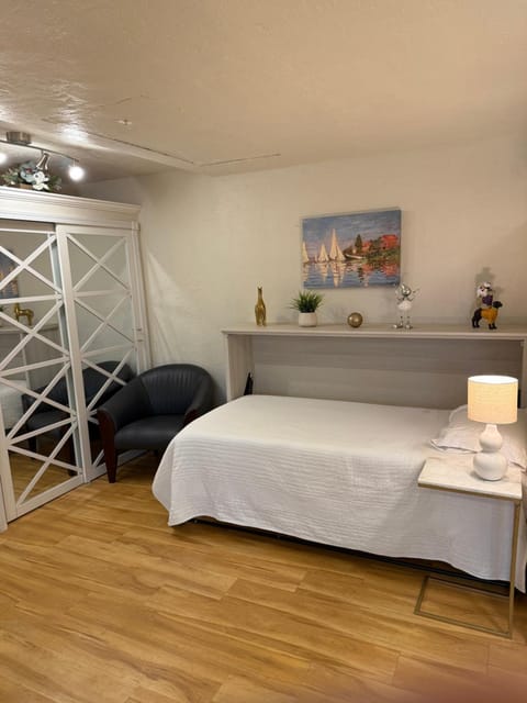 Amazon Park Studio Apartment in Eugene