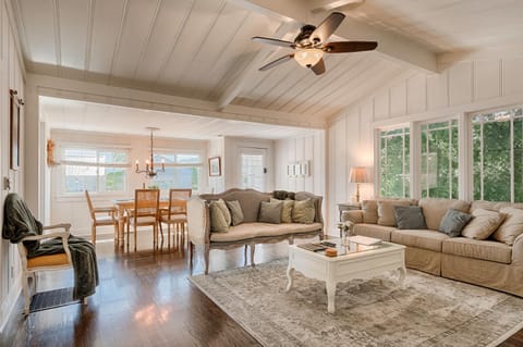 TV and multimedia, Living room, Dining area