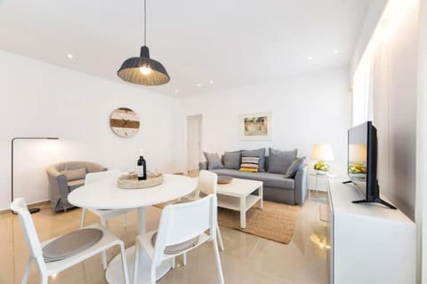 TV and multimedia, Living room, Dining area