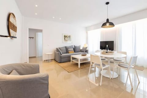 TV and multimedia, Living room, Seating area, Dining area