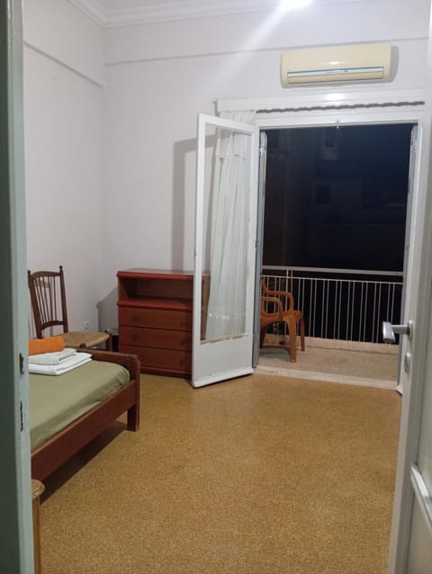 Room for 2 persons next to metro Hostel in Athens