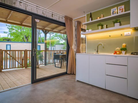 Patio, Kitchen or kitchenette