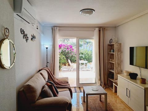 TV and multimedia, Living room, Seating area, air conditioner