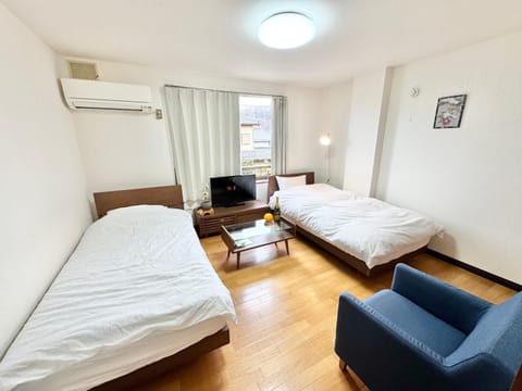Bed, TV and multimedia, Photo of the whole room, Bedroom, air conditioner