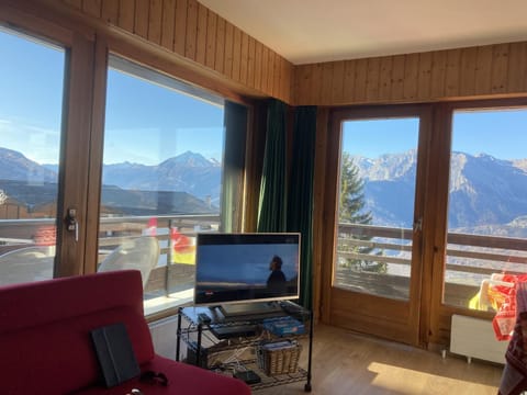 Communal lounge/ TV room, Living room