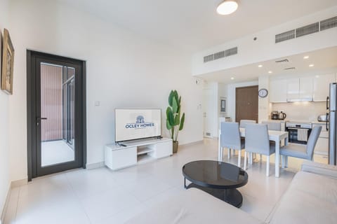 TV and multimedia, Living room, Seating area, air conditioner