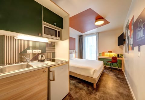 B&B HOME Paris Mairie de Saint-Ouen Apartment hotel in Saint-Denis, France