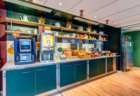 B&B HOME Paris Mairie de Saint-Ouen Apartment hotel in Saint-Denis, France