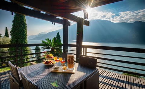 Balcony/Terrace, Lake view, Alcoholic drinks, Non alcoholic drinks