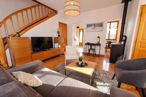 Communal lounge/ TV room, TV and multimedia, Living room, Seating area