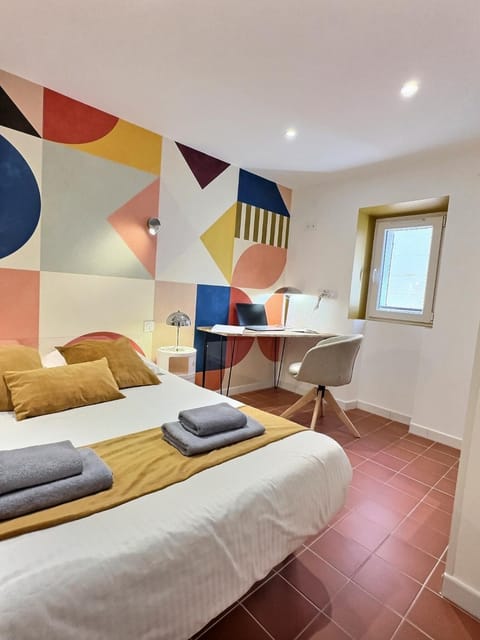 Bed, Photo of the whole room, Seating area, Bedroom, towels