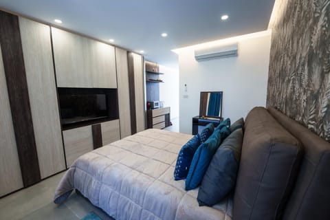 Moonlit Terrace Escape Inn in Saint Paul's Bay