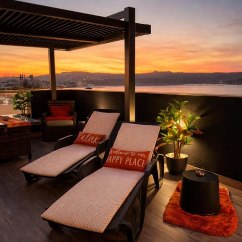 View (from property/room), Balcony/Terrace, sunbed