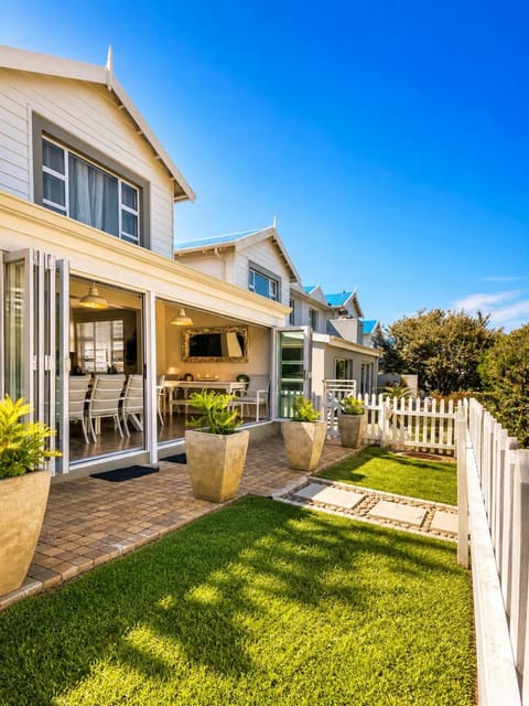 Property building, Patio, Garden, View (from property/room), Garden view