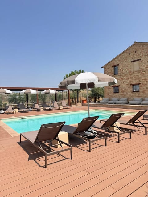 Swimming pool, sunbed