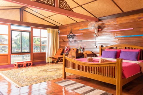 Bed, Photo of the whole room, Decorative detail, Bedroom, River view, Family