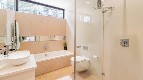 Upper Deane House - Number 37 House in Sea Point