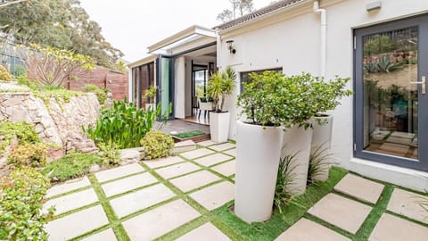 Upper Deane House - Number 37 House in Sea Point