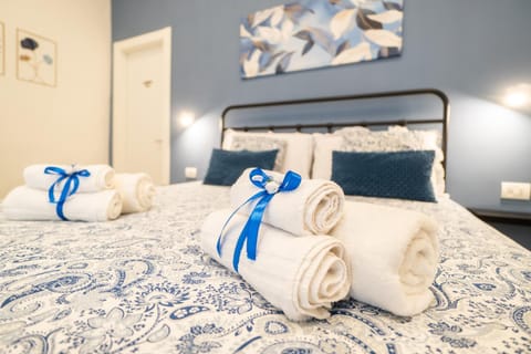 Bed, Decorative detail, Bedroom, furniture